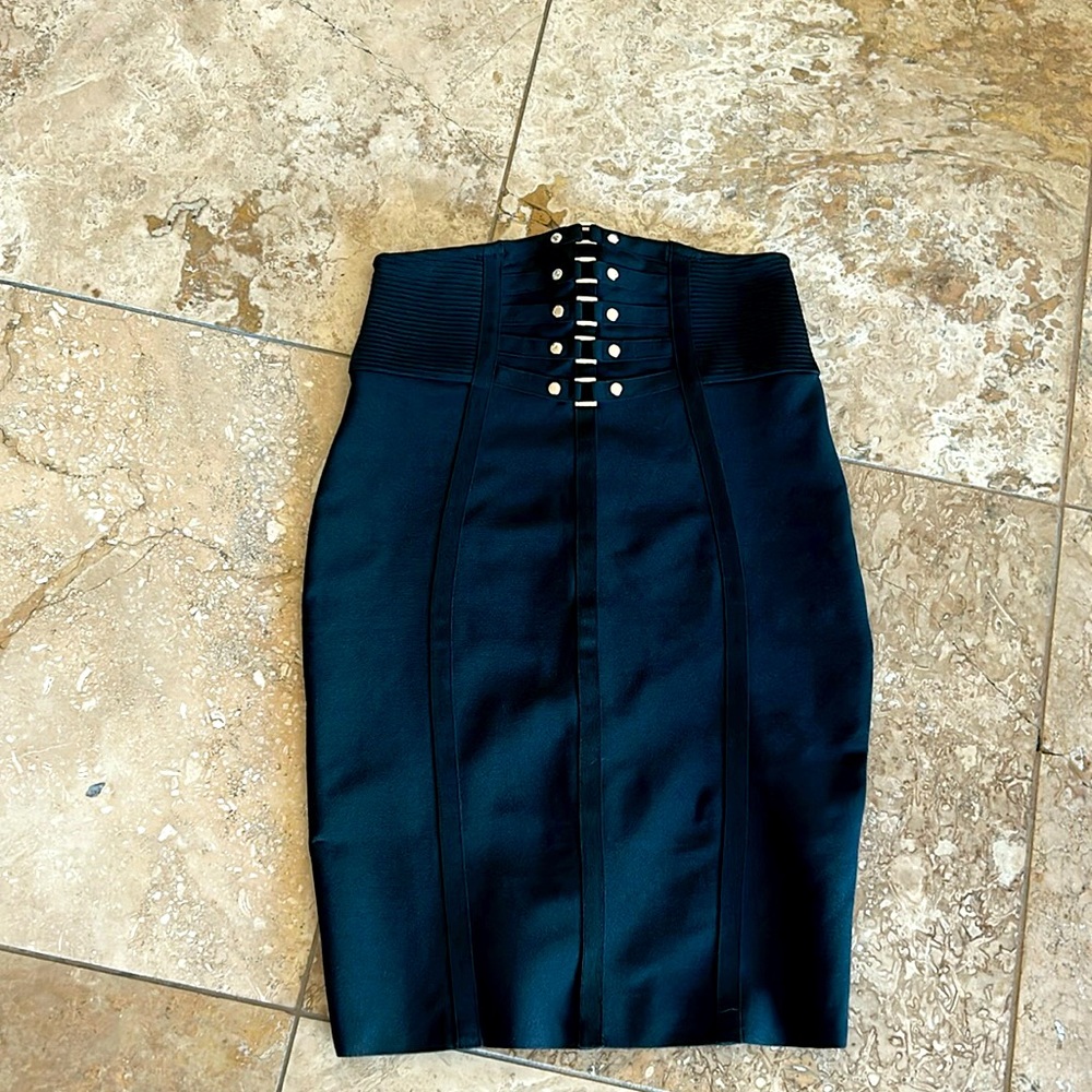 Black stretch skirt.